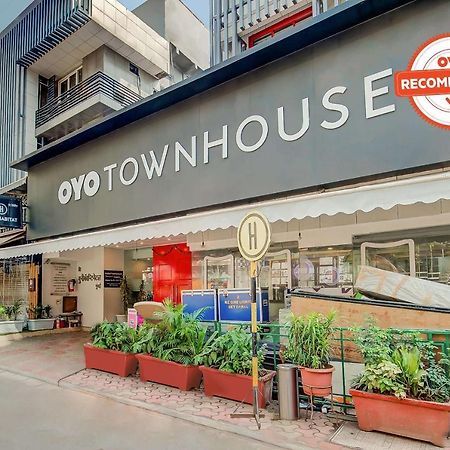 Готель Vaccinated Staff- Oyo Townhouse 105 Khar West Station Мумбаї Екстер'єр фото