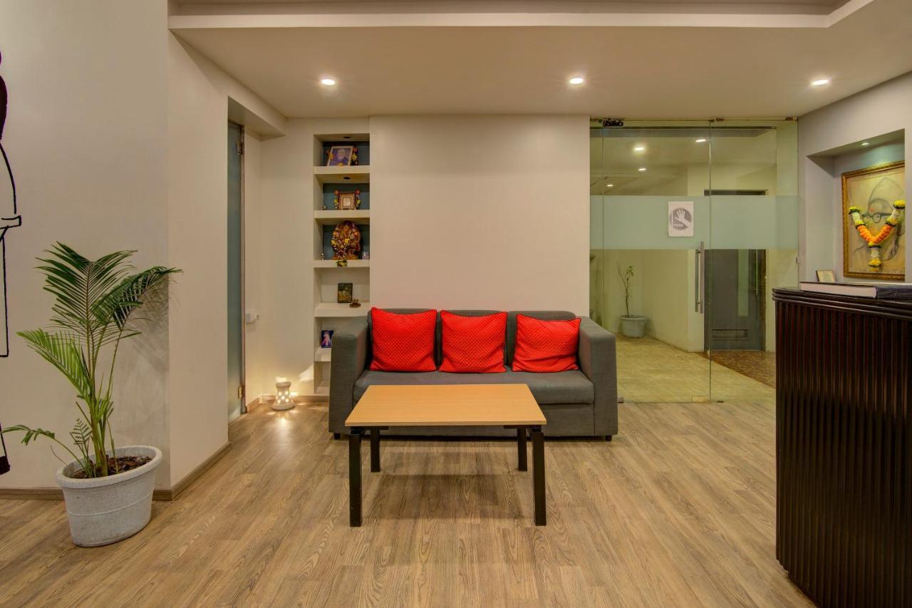 Готель Vaccinated Staff- Oyo Townhouse 105 Khar West Station Мумбаї Екстер'єр фото