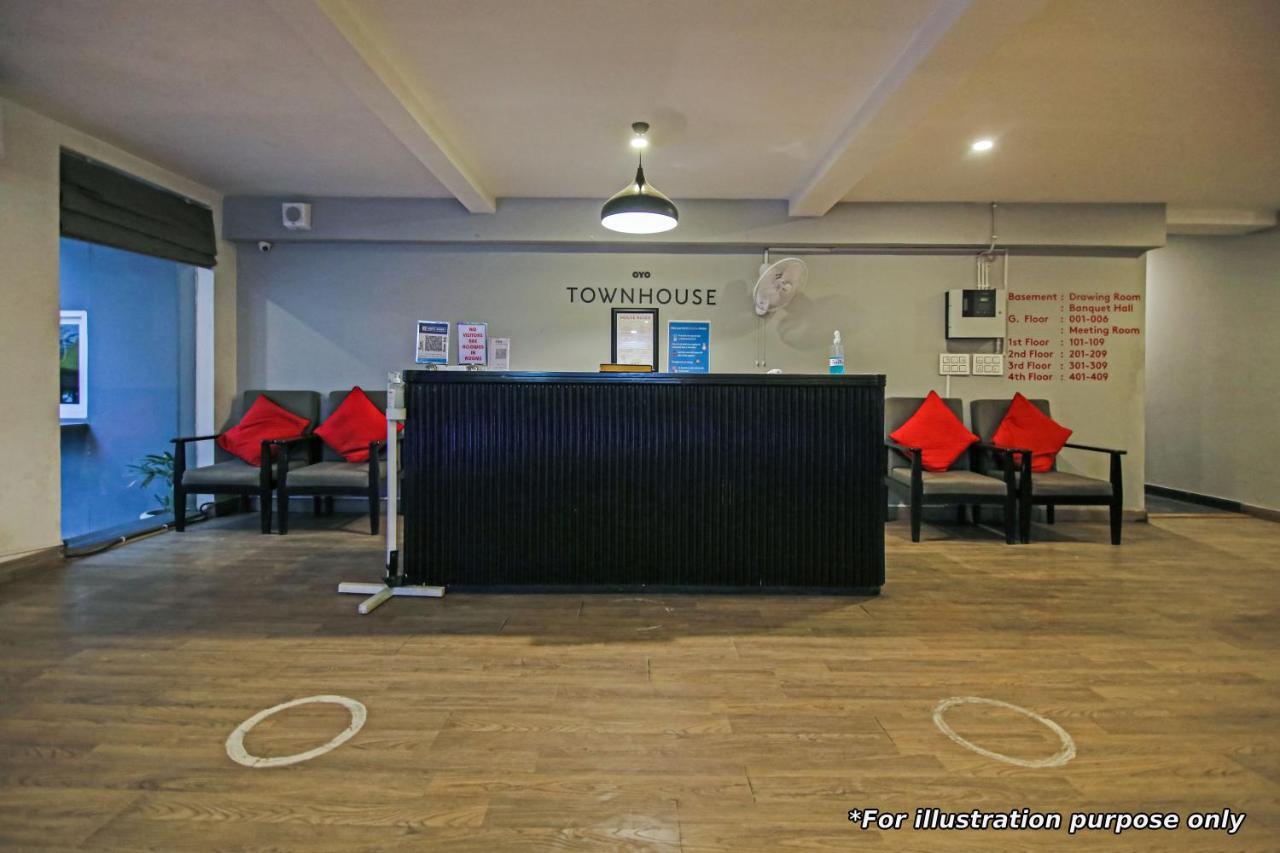 Готель Vaccinated Staff- Oyo Townhouse 105 Khar West Station Мумбаї Екстер'єр фото