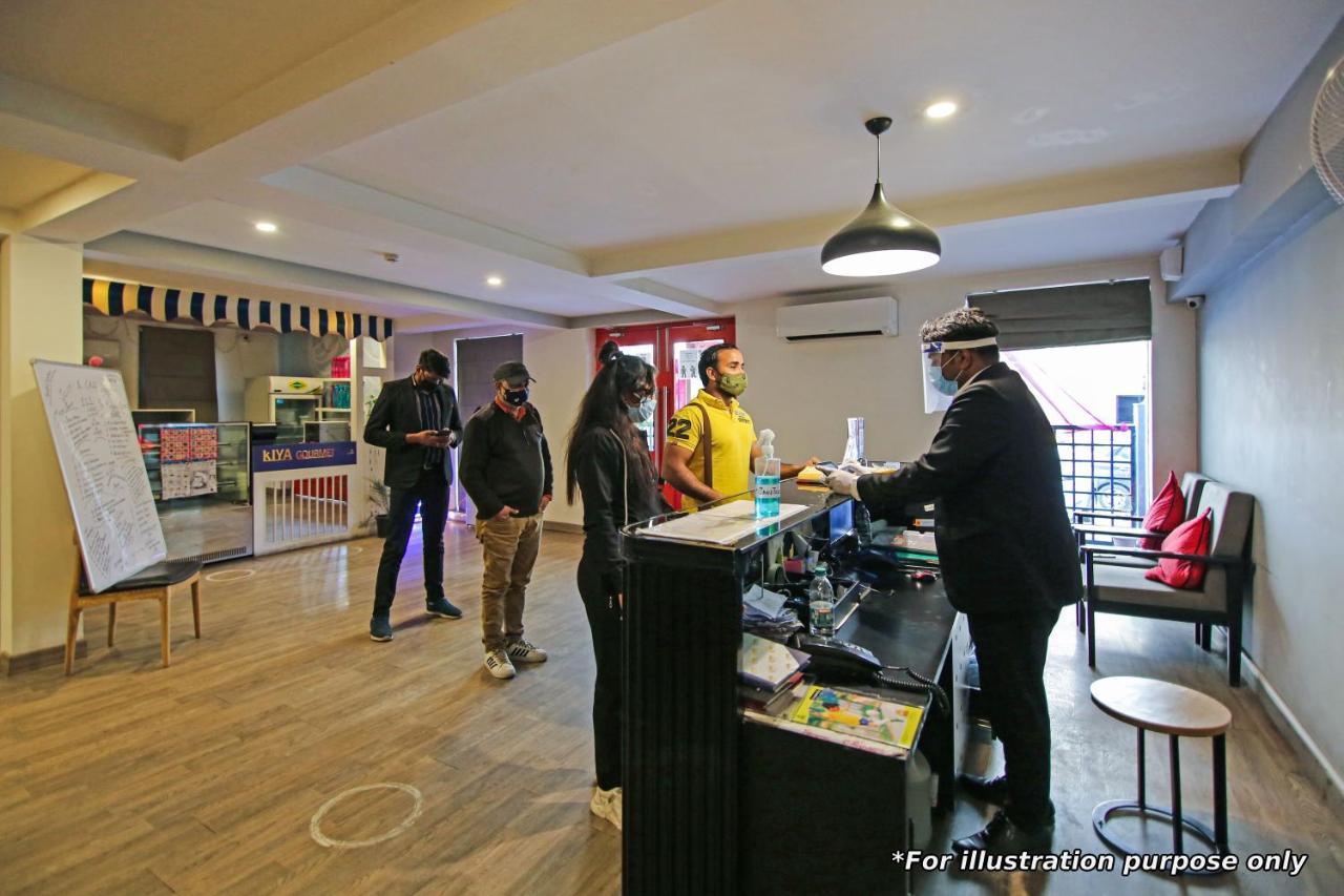 Готель Vaccinated Staff- Oyo Townhouse 105 Khar West Station Мумбаї Екстер'єр фото
