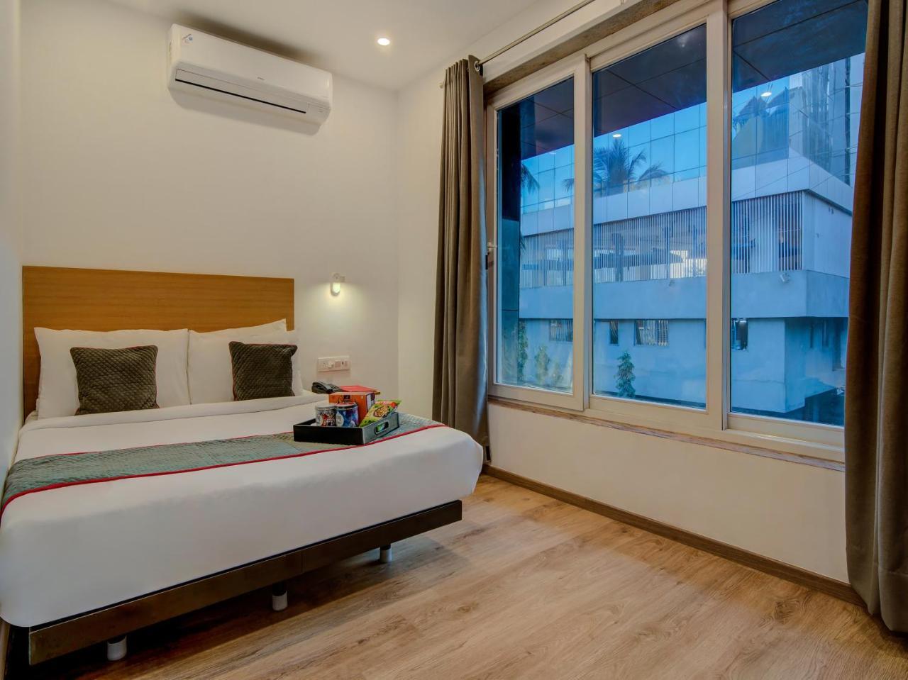 Готель Vaccinated Staff- Oyo Townhouse 105 Khar West Station Мумбаї Екстер'єр фото