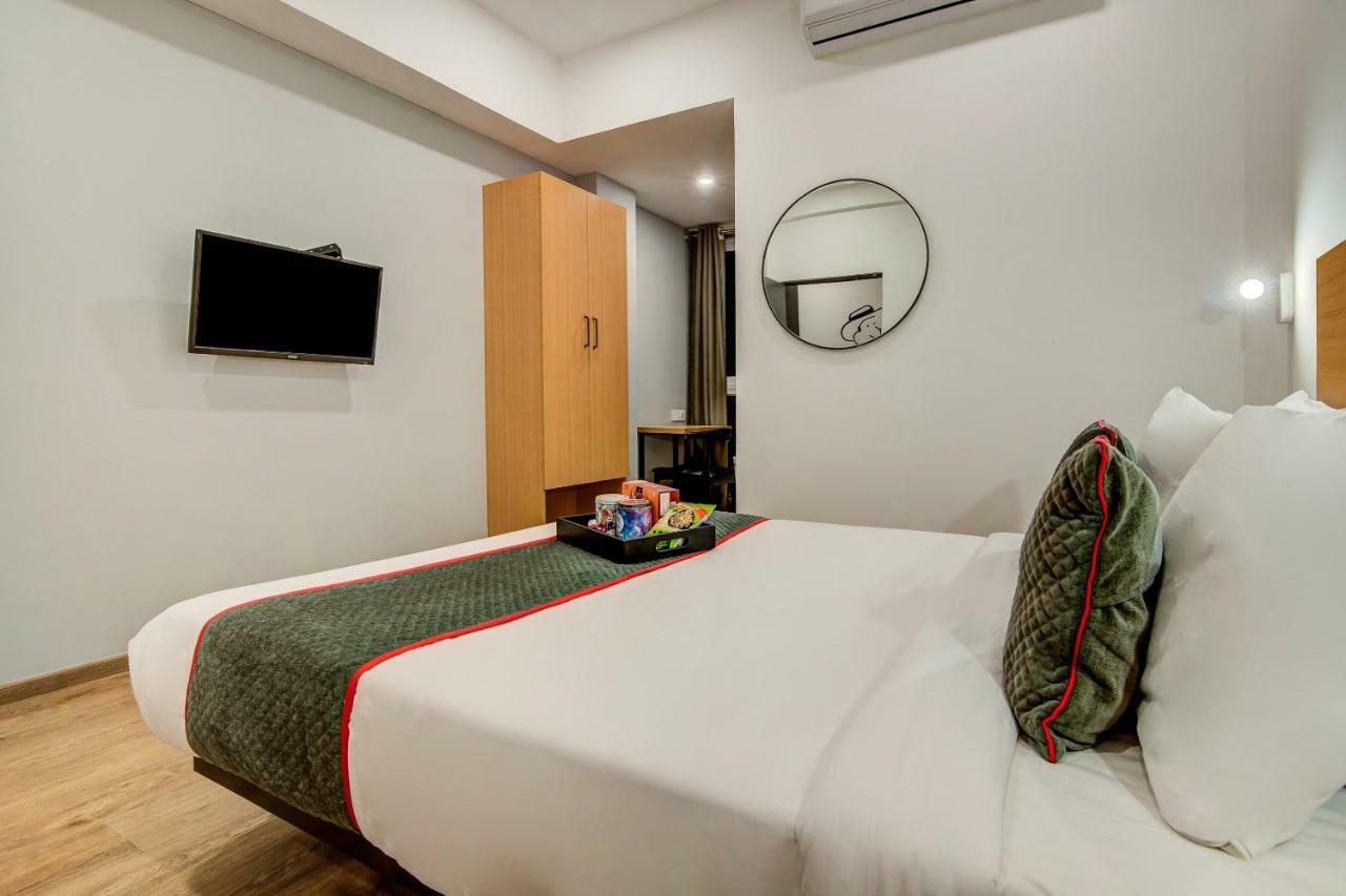 Готель Vaccinated Staff- Oyo Townhouse 105 Khar West Station Мумбаї Екстер'єр фото