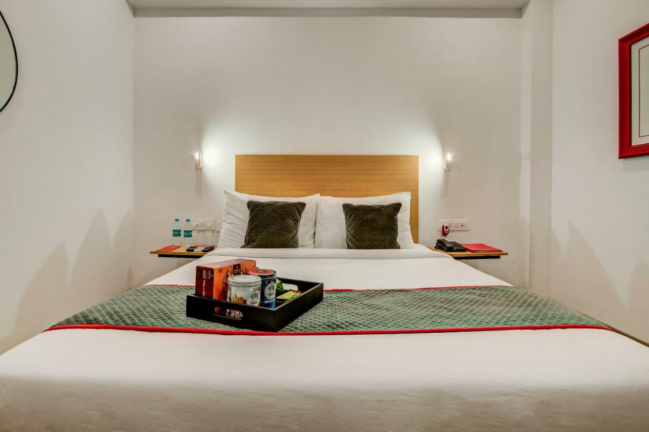 Готель Vaccinated Staff- Oyo Townhouse 105 Khar West Station Мумбаї Екстер'єр фото