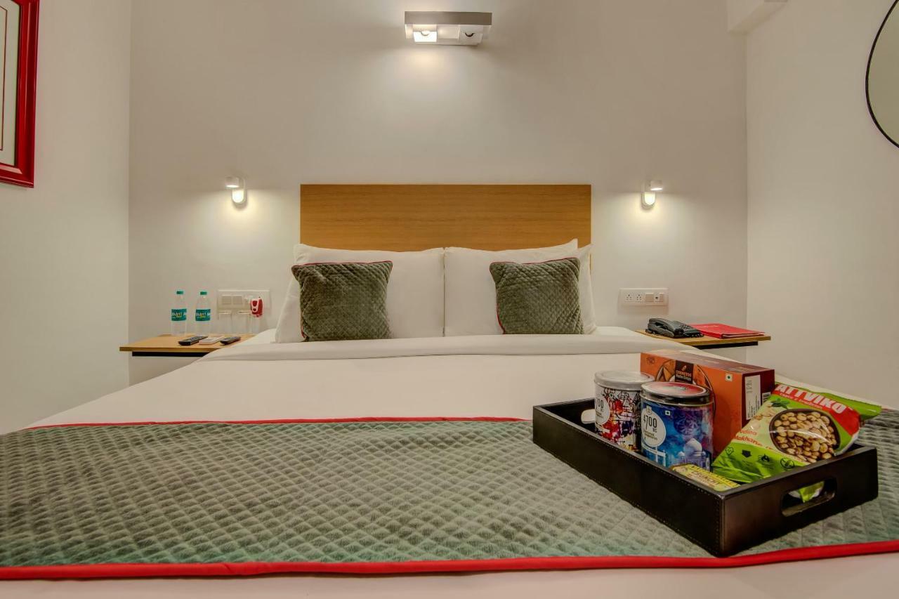Готель Vaccinated Staff- Oyo Townhouse 105 Khar West Station Мумбаї Екстер'єр фото