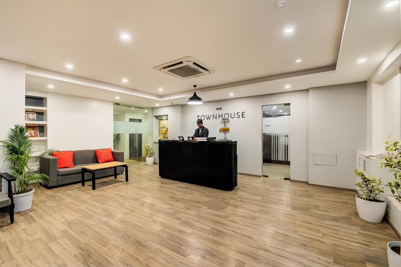 Готель Vaccinated Staff- Oyo Townhouse 105 Khar West Station Мумбаї Екстер'єр фото