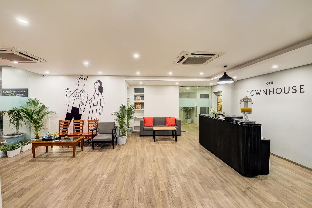 Готель Vaccinated Staff- Oyo Townhouse 105 Khar West Station Мумбаї Екстер'єр фото